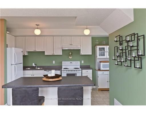 7 - 13 Cheltenham Rd, Barrie, L4M 0E7 | Image 3