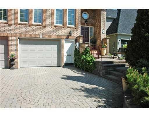 38 Kempenfelt Dr, Barrie, L4M 1B9 | Image 2