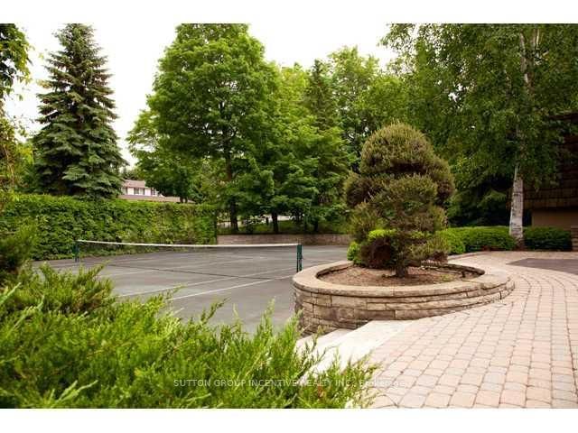 23 Royal Oak Dr, Barrie, L4N 7S5 | Image 2