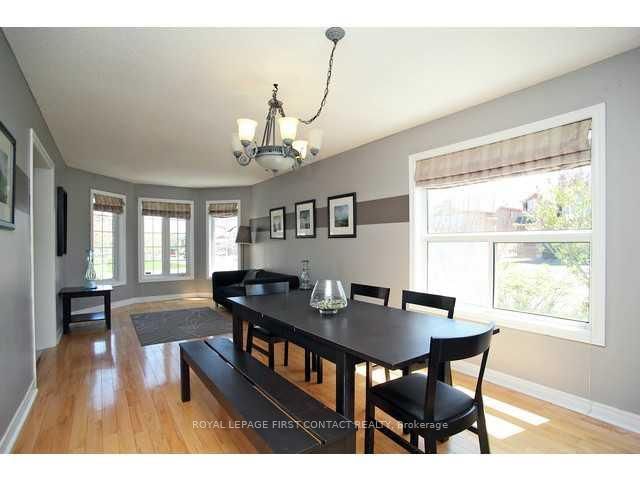 14 Round Leaf Crt, Barrie, L4N 9N3 | Image 3