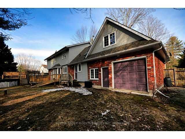 1096 Sunnidale Rd, Springwater, L4M 4S4 | Image 3