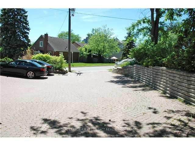 25 Berczy St, Barrie, L4M 3P6 | Image 3