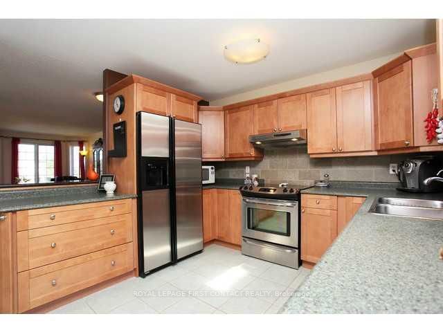 40 Kell Pl, Barrie, L4N 9K5 | Image 2