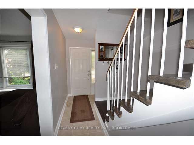 30 Janice Dr, Barrie, L4N 2N4 | Image 2