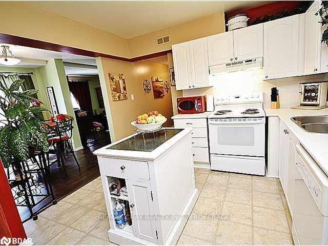 16 - 502 Essa Rd, Barrie, L4N 7L4 | Image 3