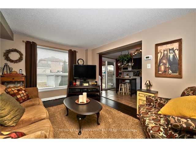 37 Majesty Blvd, Barrie, L4M 7K3 | Image 3