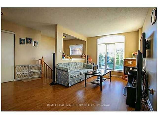 19 Leslie Ave, Barrie, L4N 9N9 | Image 3