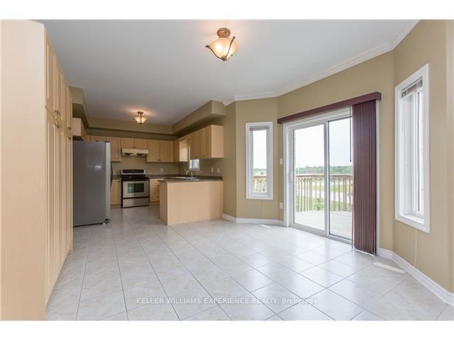 6 Silvercreek Cres, Barrie, L4N 0Z8 | Image 3