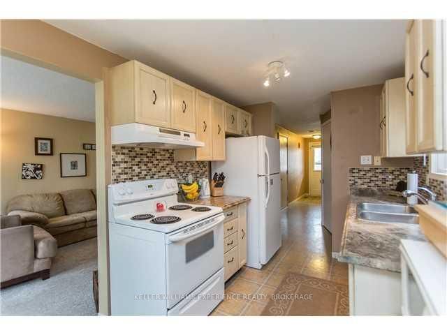 62 Corbett Dr, Barrie, L4M 5V2 | Image 3