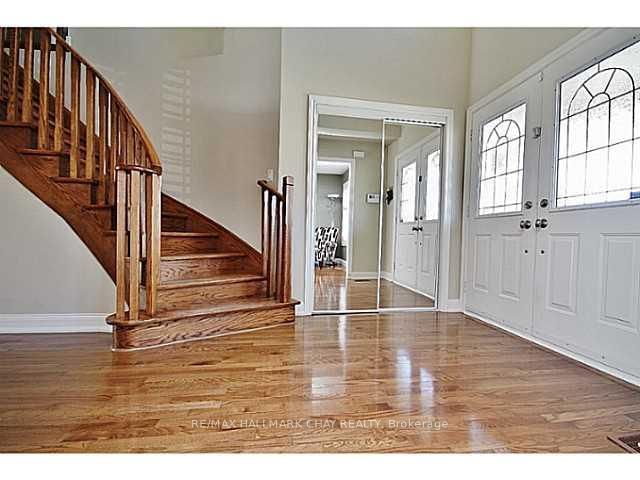 Listing Image 4
