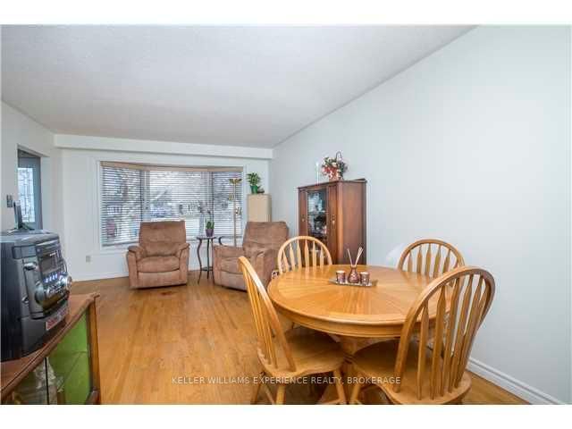 17 Burbank Pl, Barrie, L4M 2S8 | Image 2