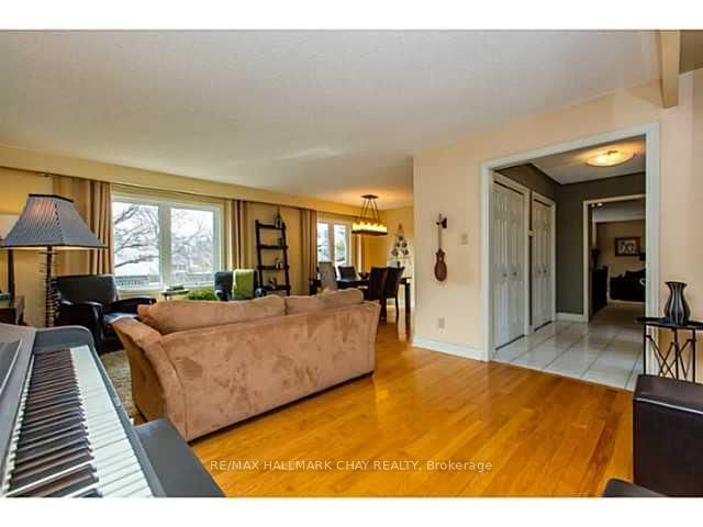 Listing Image 4