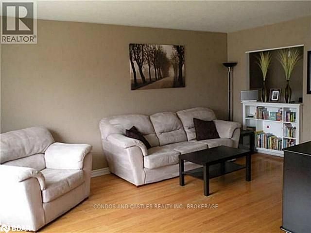 Listing Image 4