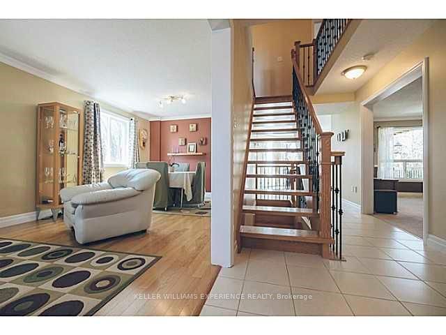 28 Shalom Way, Barrie, L4N 5X9 | Image 2