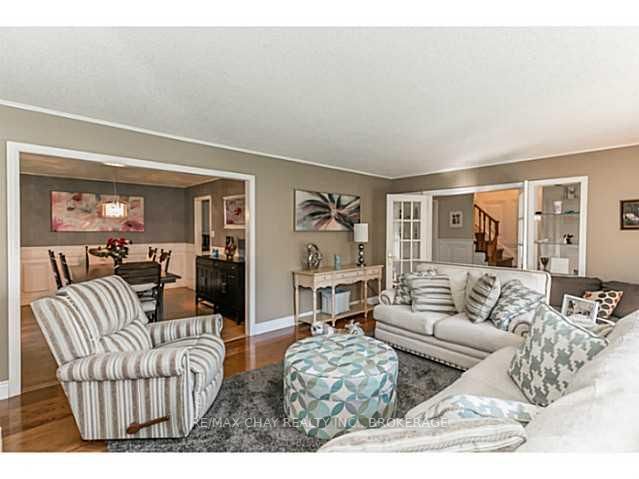 Listing Image 4