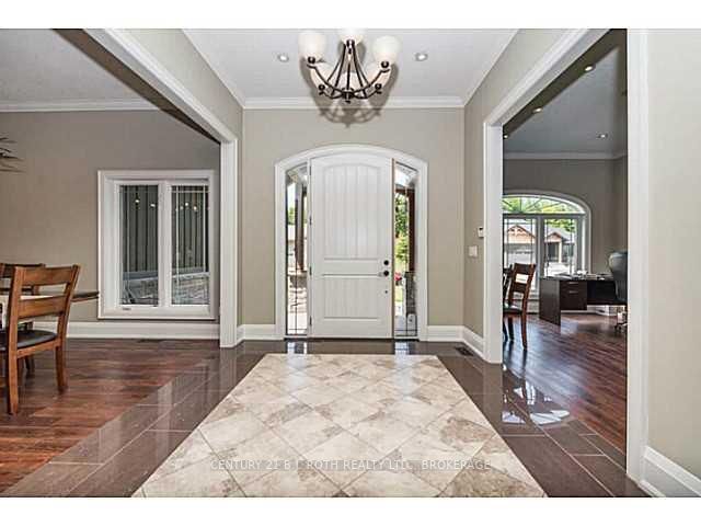 7 Ridgewood Crt, Oro-Medonte, L0L 2L0 | Image 2