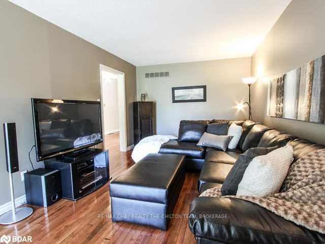 Listing Image 4