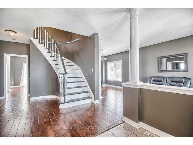 416 Mapleton Ave, Barrie, L4N 0Z9 | Image 2