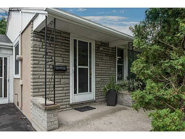 325 Innisfil St, Barrie, L4N 3G4 | Image 3