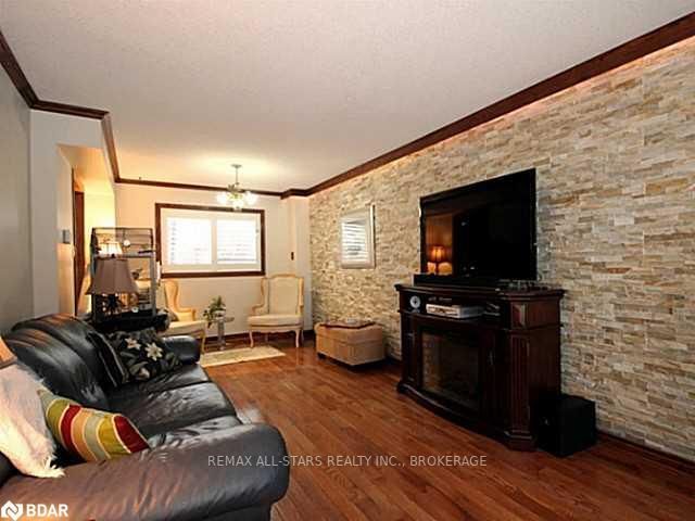 Listing Image 3