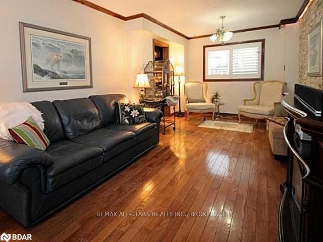 Listing Image 4