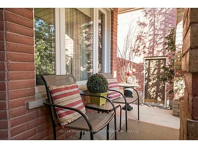 28 Hawkins Dr, Barrie, L4N 0A6 | Image 2