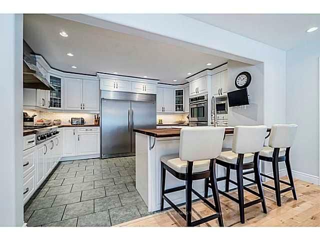 112 Lakeshore Rd W, Oro-Medonte, L0L 2E0 | Image 2