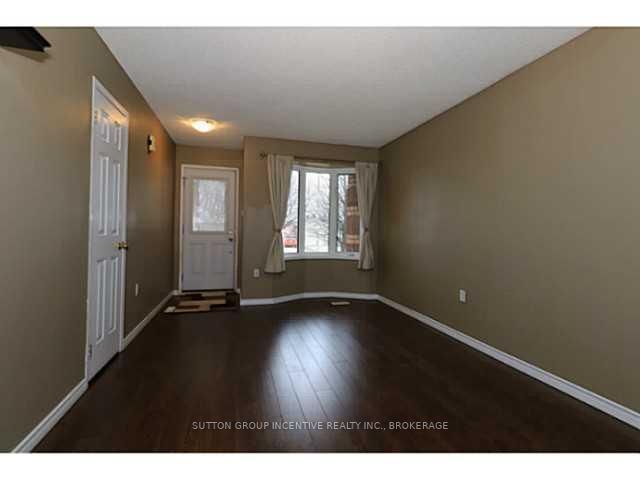 132 Benson Dr, Barrie, L4N 7Y3 | Image 3