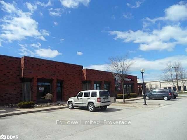 37 - 35 Cedar Pointe Dr, Barrie, L4N 5R7 | Image 2