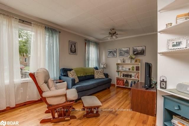 Listing Image 4