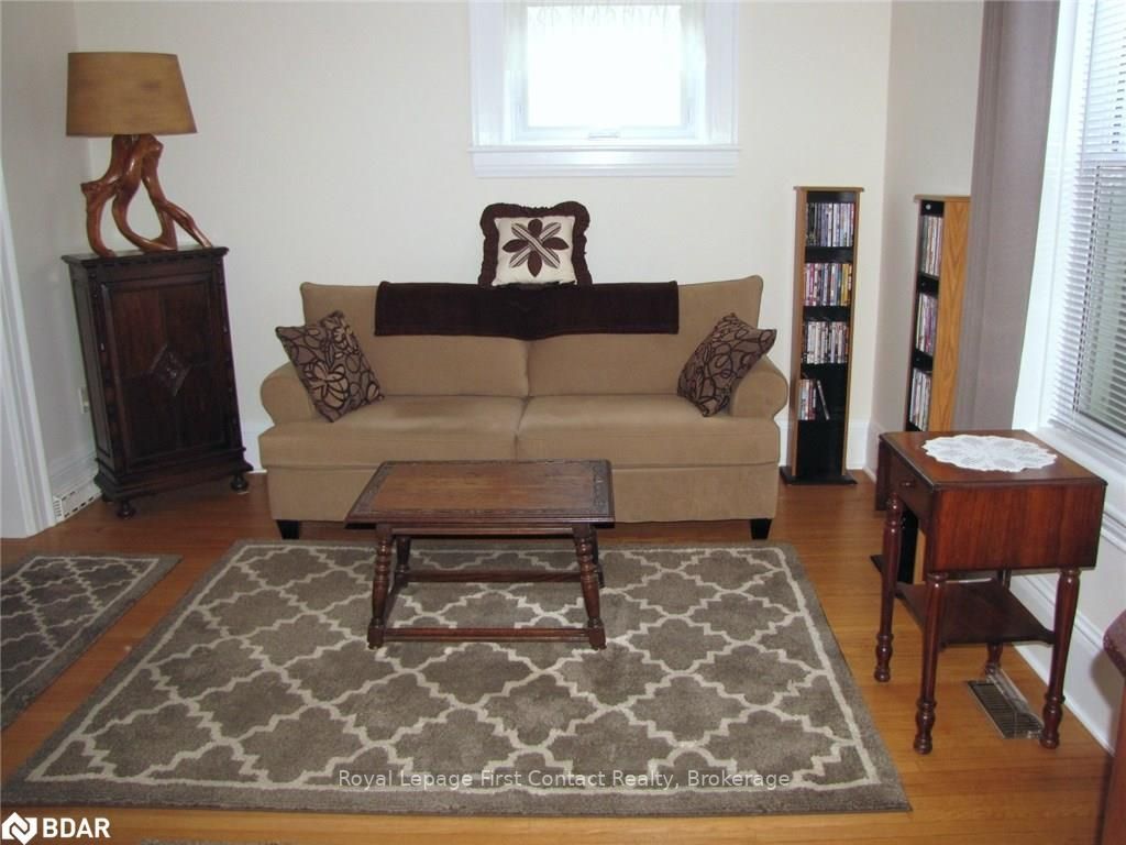 Listing Image 4