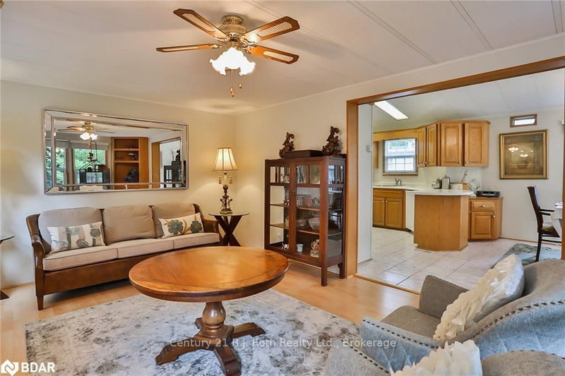 3 St James Pl, Wasaga Beach, L9Z 3A8 | Image 3