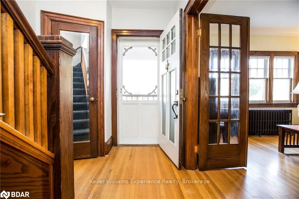Listing Image 4