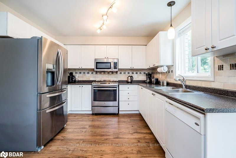 28 Shalom Way, Barrie, L4N 5X9 | Image 3