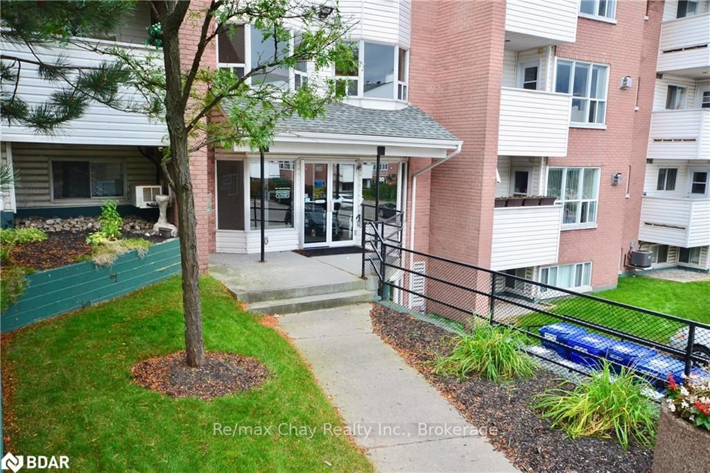 Listing photo 3