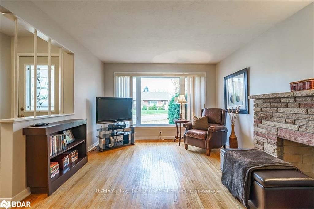 Listing Image 3