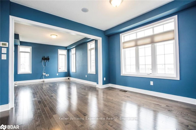 76 Forsyth Cres, Barrie, L4N 6R1 | Image 3