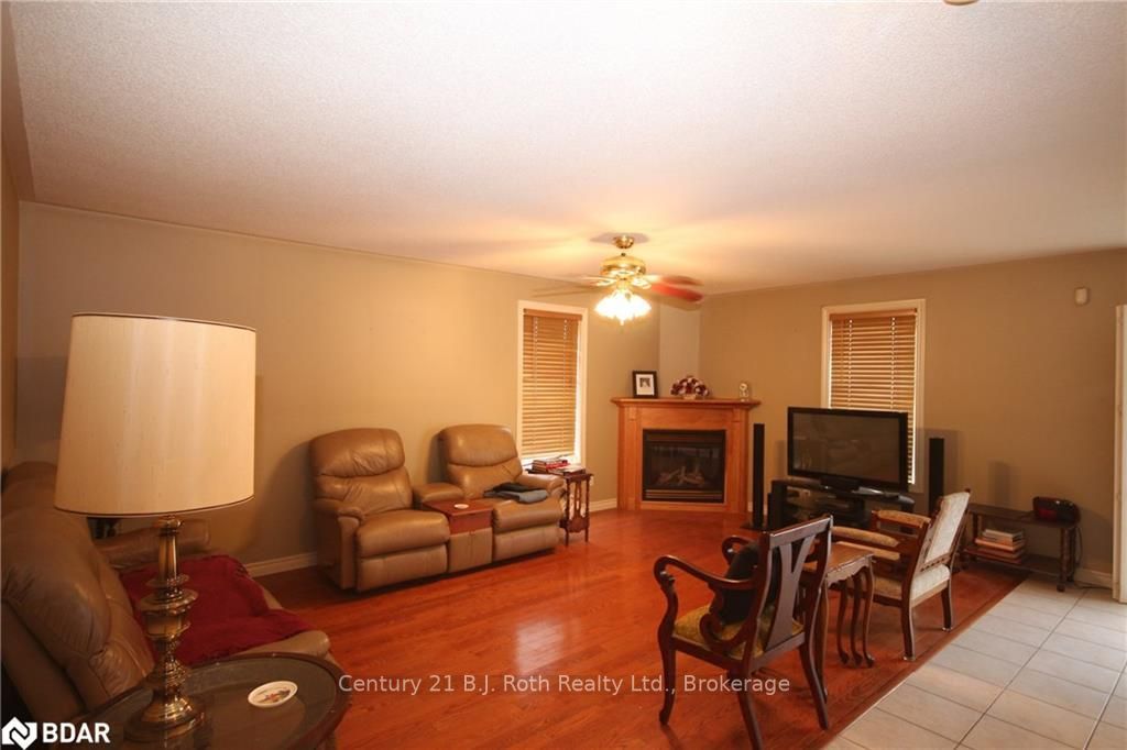 Listing Image 5