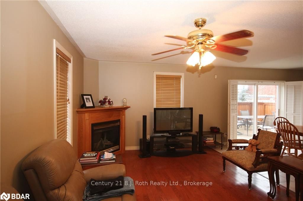Listing Image 6