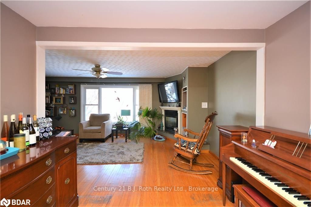 Listing Image 7