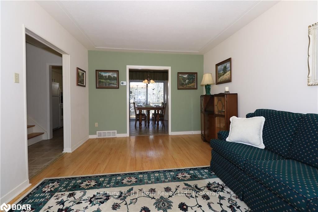 Listing Image 7