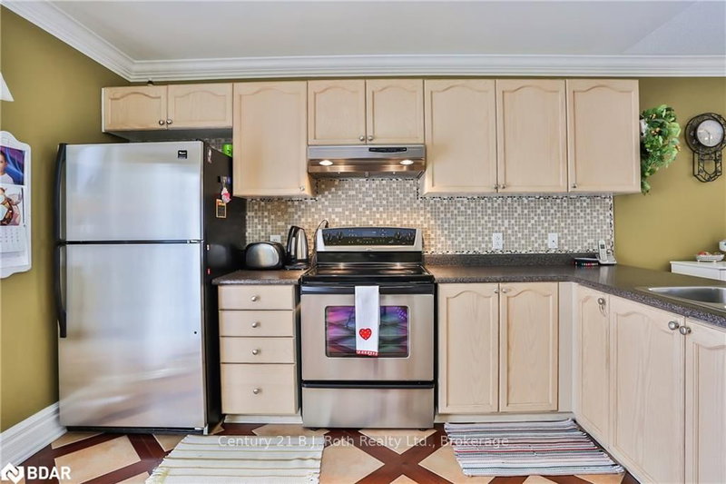 239 Country Lane, Barrie, L4N 0W2 | Image 3