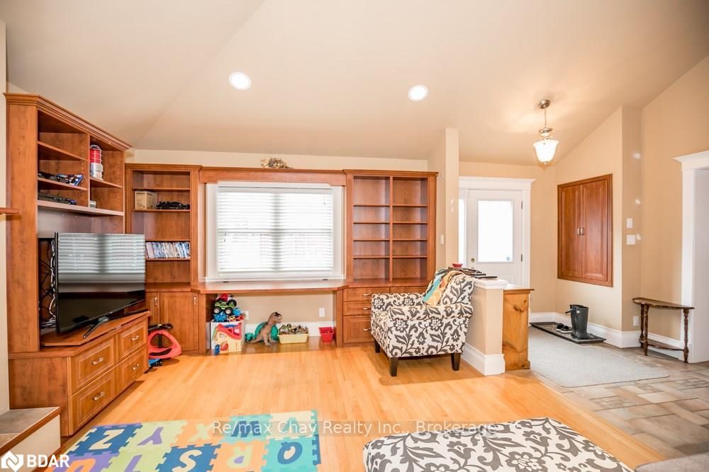 Listing Image 3