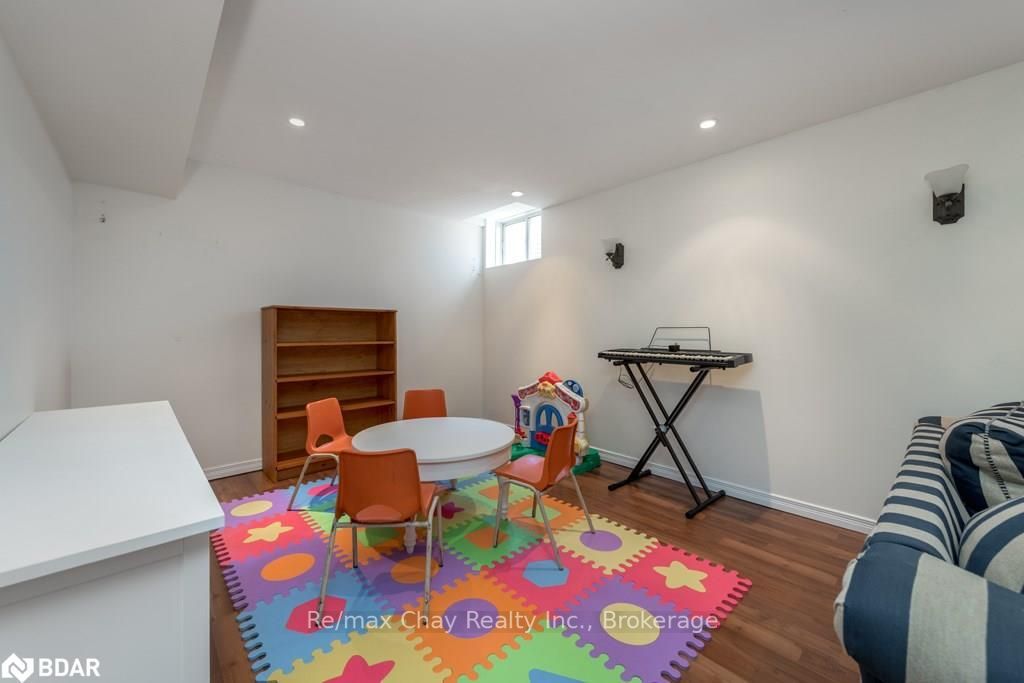 Listing Image 23