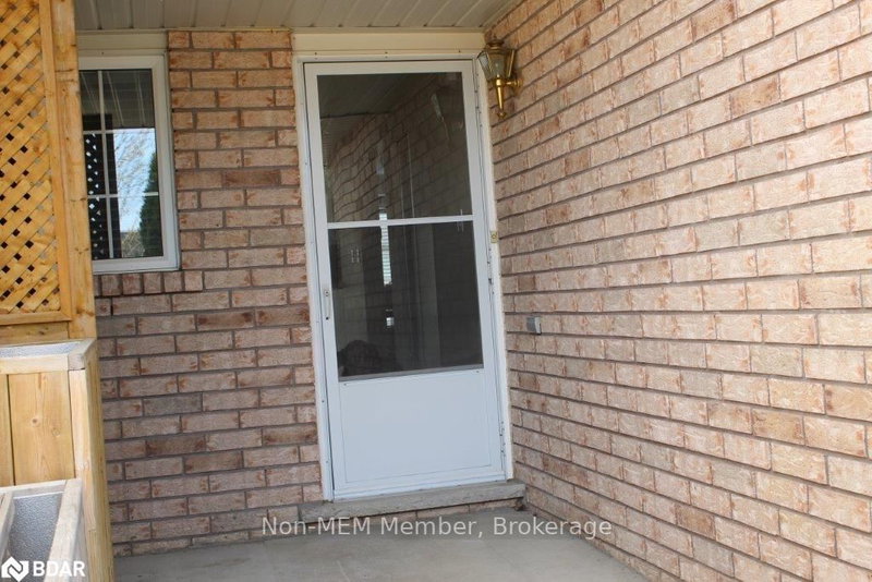 12 Sunset Pl, Barrie, L4N 0T7 | Image 2