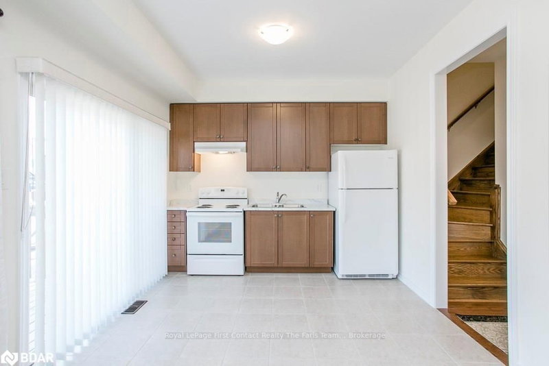 12 Deneb St, Barrie, L4M 0K6 | Image 2