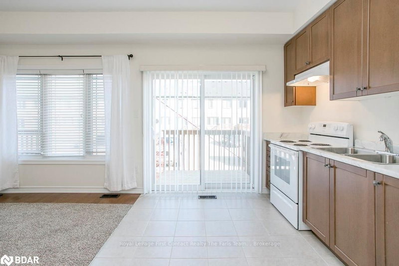 12 Deneb St, Barrie, L4M 0K6 | Image 3