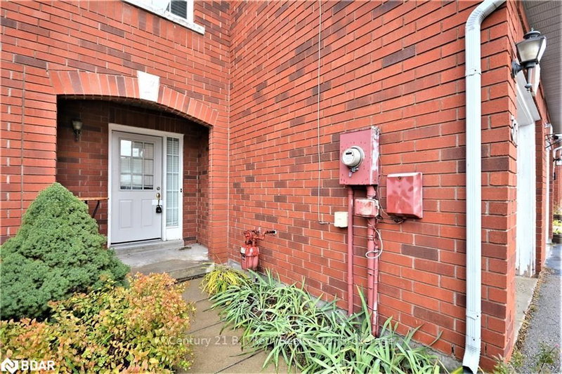 371 Ferndale Dr S, Barrie, L4N 9Y8 | Image 3