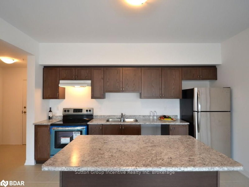 102 - 299 Cundles Rd E, Barrie, L4M 4S5 | Image 3