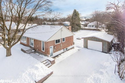Detached House sold at 243 Wellington Street, Barrie, Ontario, L4M 2E4 - Codrington - MLS: S6291856
